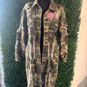 Thrill Olive Camo Distressed Trench Coat with Patch Details